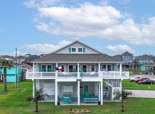 985 Sue Dr, Crystal Beach, TX 77650