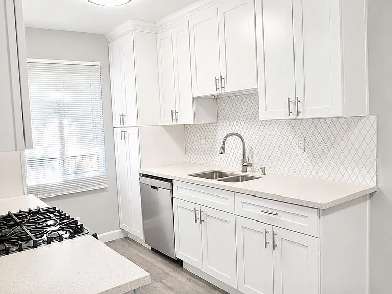 8800 Cedros Ave — Photo 10