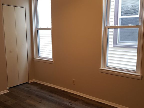 5th image of 327-329 W King St #1