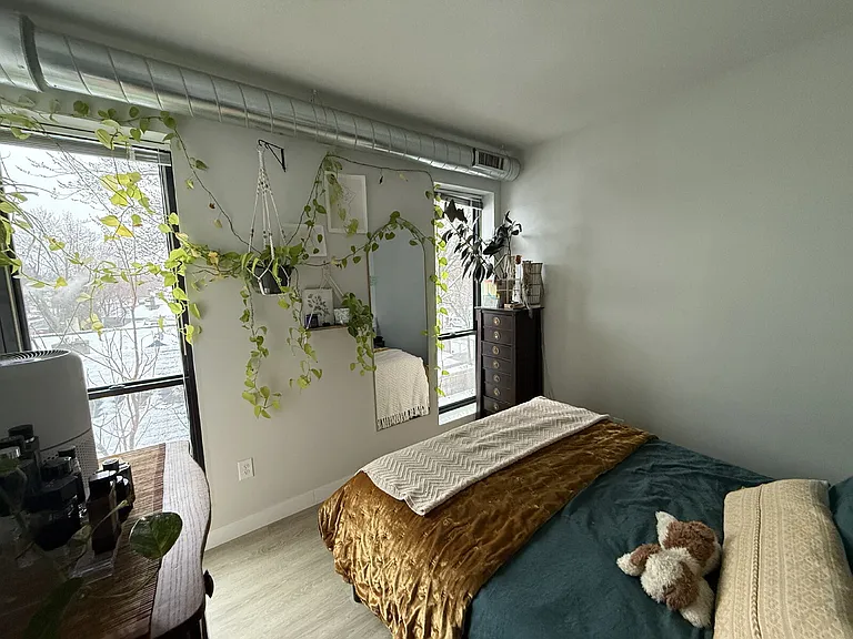 3325 E 52nd St #302 — Photo 8