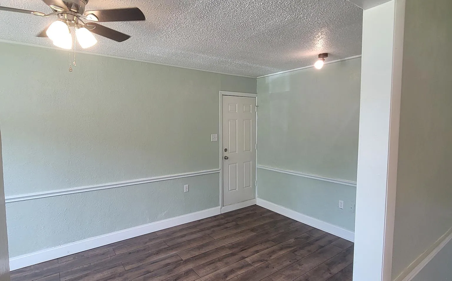 3 bed, 1.5 bath, 1300 sqft, $1,975 — Photo 4