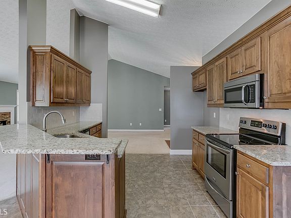 3rd image of 6333 Wilmington Way
