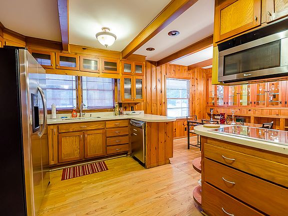 4th image of 3240 Fern Creek Ter NE
