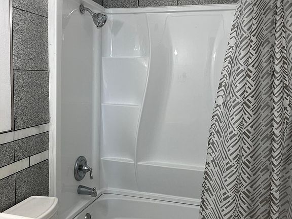 5th image of 102 S 14th St APT 3