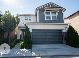 1325 E Via Viola Way, Fresno, CA