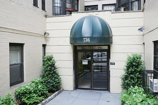 Sold by Simone Song Properties, LLC | media 42