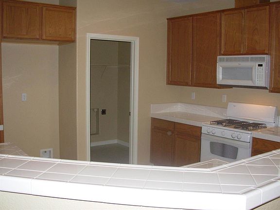 4th image of 1528 Drummond Ln