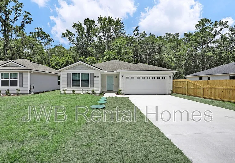 3205 Echo St — Photo 1