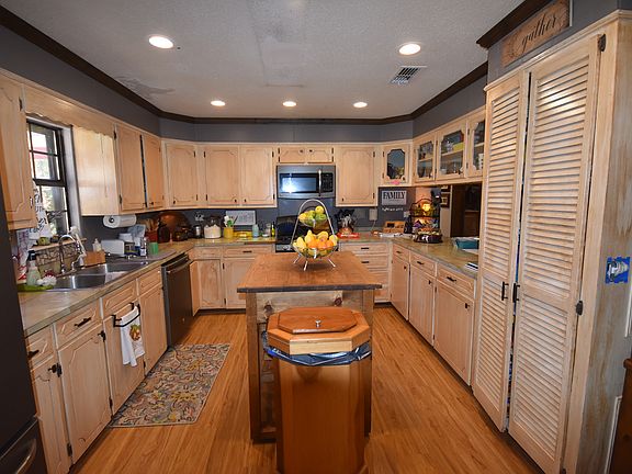 5th image of 1161 Columbia Road 15