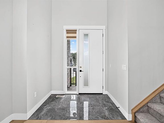 5th image of 215 N Kinniburgh Pl