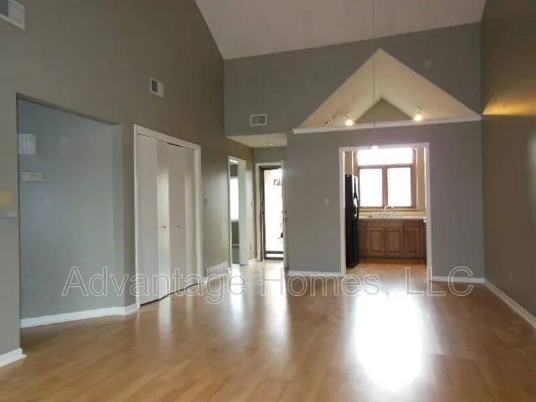 4811 Horton St — Photo 15