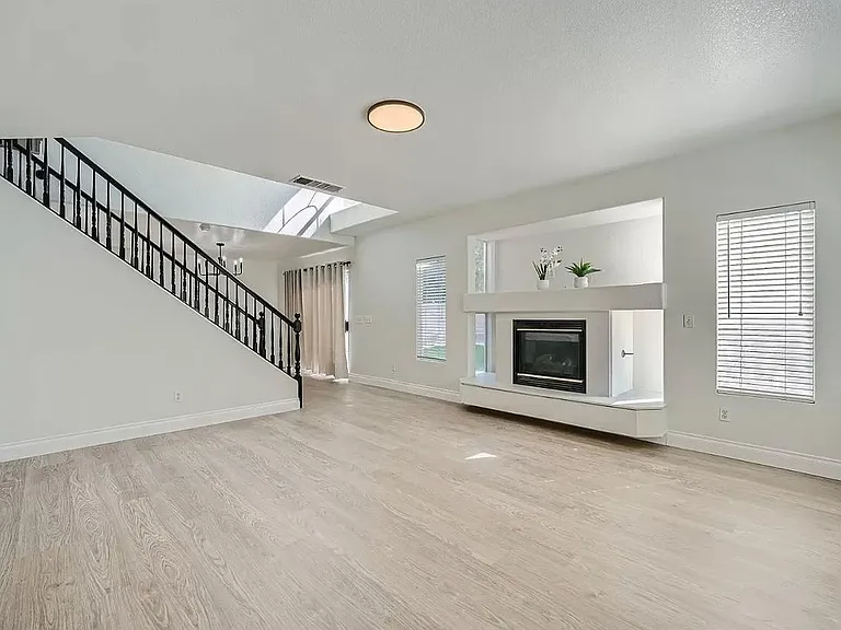 3328 Epson St — Photo 5