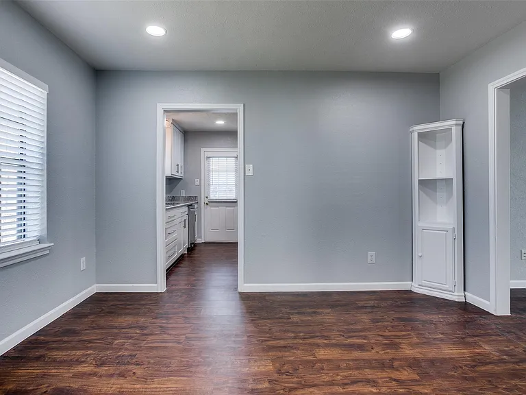7619 Morton St — Photo 19