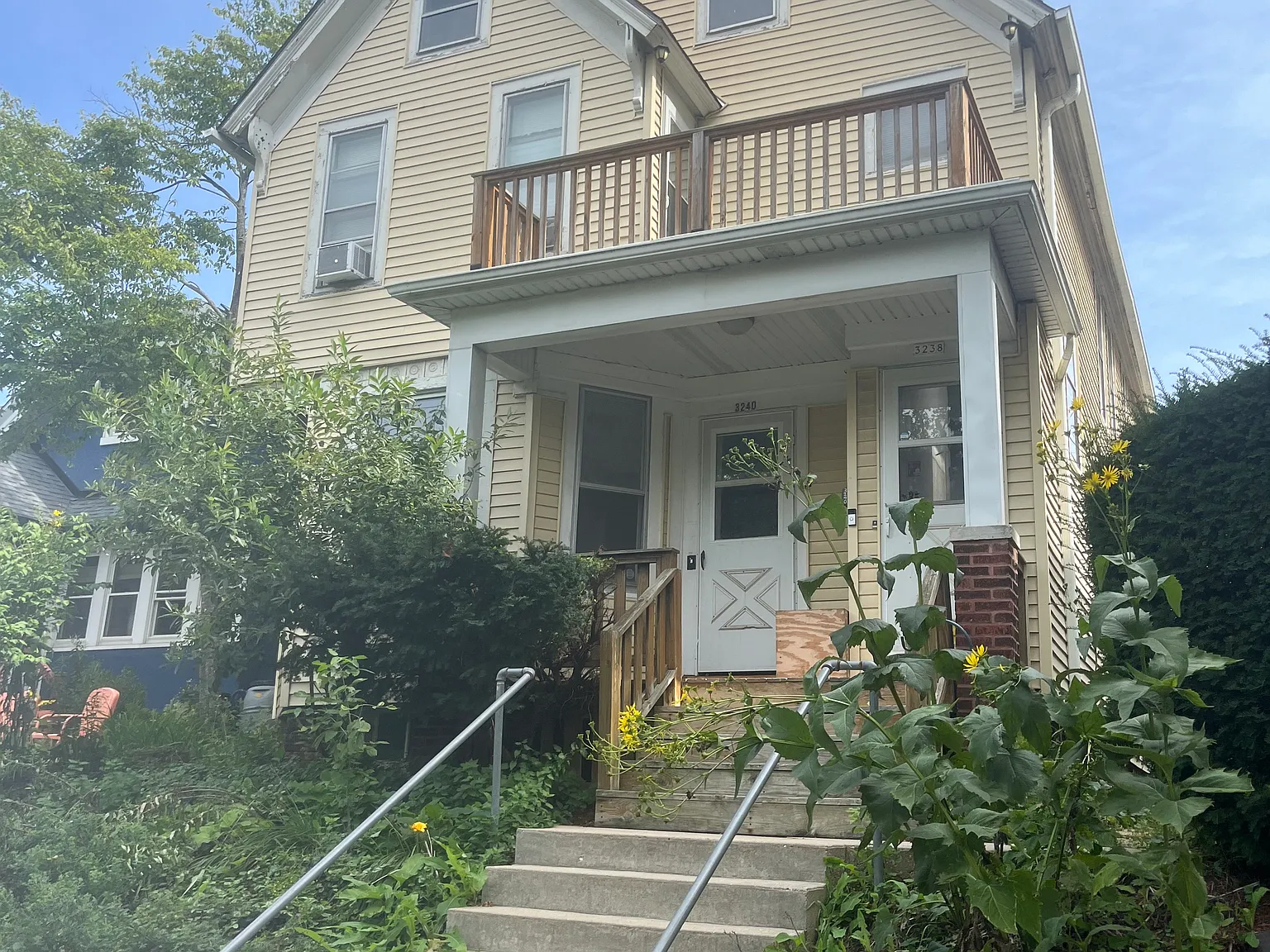 3 bed, 1200 sqft, $1,850 — Photo 1