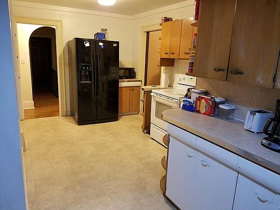 4th image of 1701 S 52nd St