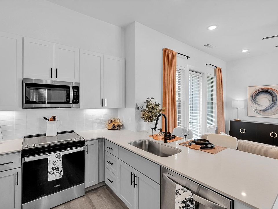 1st image of 1553-211 Bernard St #1553