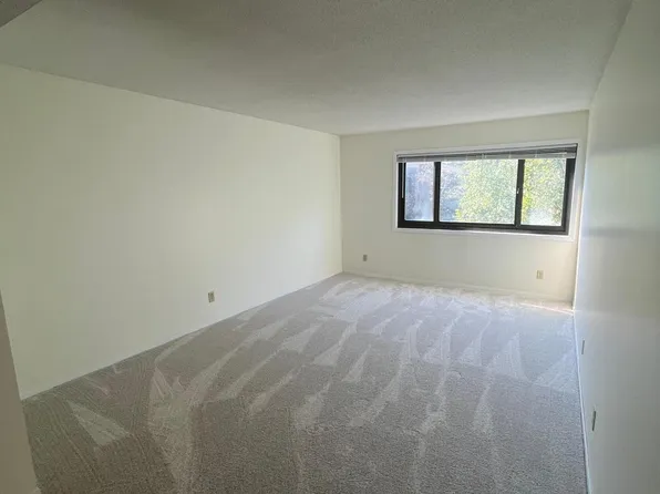 4100 Parklawn Ave APT 311, Edina, MN 55435