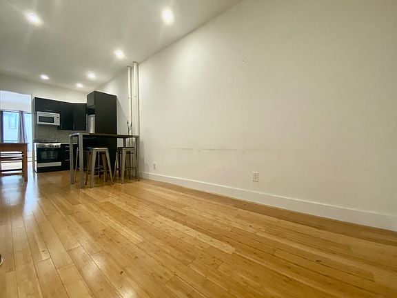 3rd image of 88 Clay St #2B