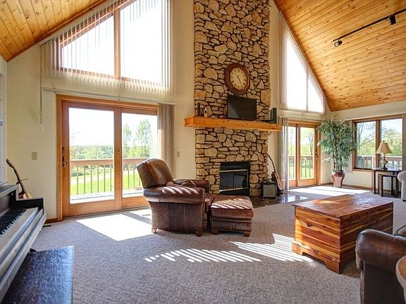 2nd image of 2418 Dahlk Cir