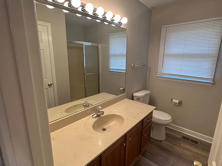 1130 Sloan St — Photo 21