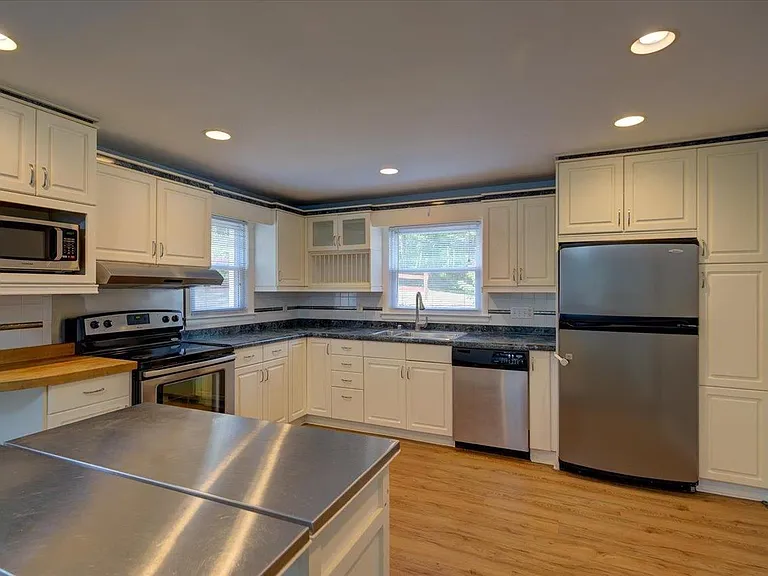 101 N Rosa Rd — Photo 8