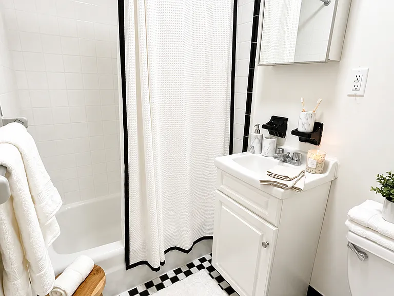 240 W 20th St #4B — Photo 4