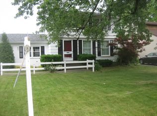 571 Frankhauser Rd, Williamsville, NY 14221