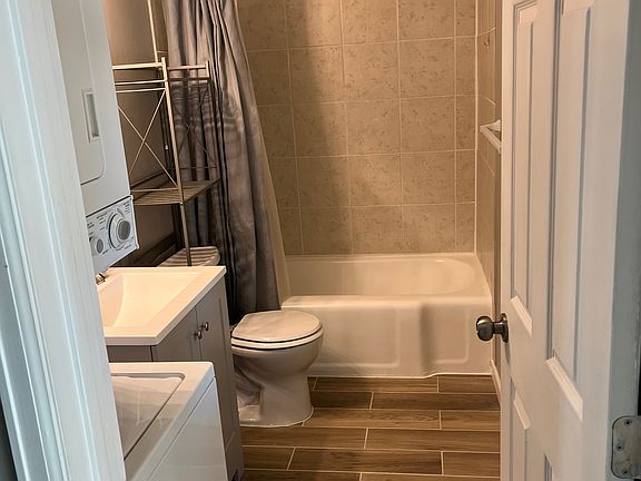 5th image of 2204 Parkhill Ave