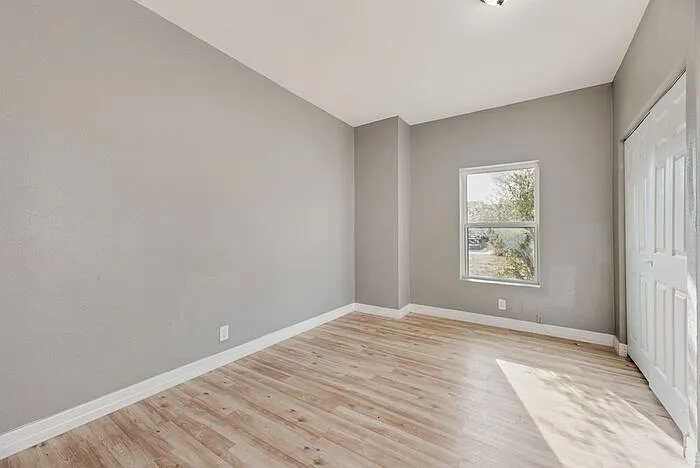815 N Travis St — Photo 8