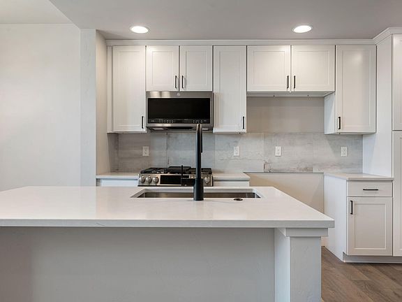 4th image of 20518 NE Empire Ave