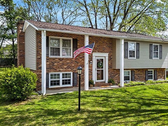 3rd image of 51 Briarwood Cir