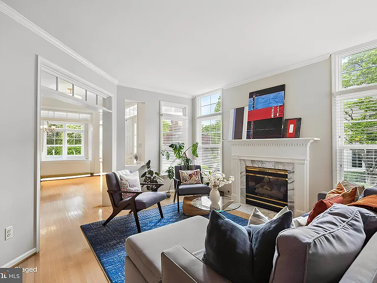 2207 Frank St — Photo 12
