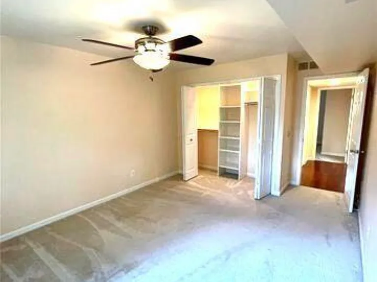 42630 Plymouth Hollow Dr #42630 — Photo 13