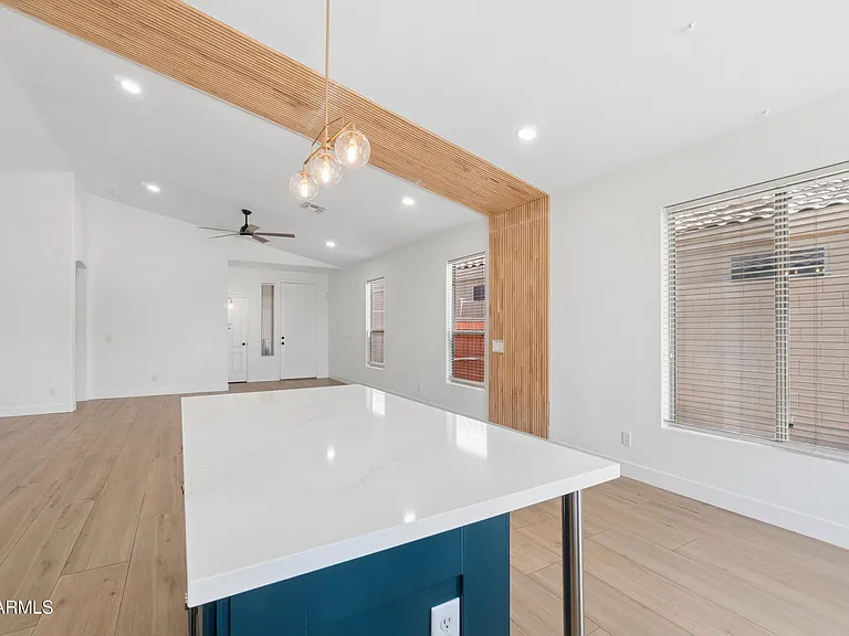 4349 E Smokehouse Trl — Photo 4