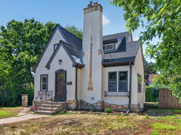 3807 Hubbard Ave N, Robbinsdale, MN 55422