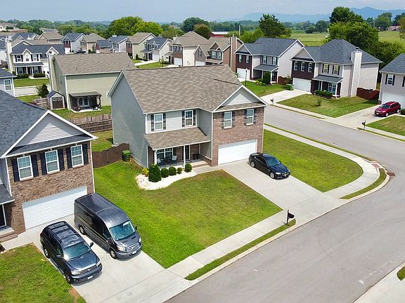 2nd image of 102 Scenic Yard Ln