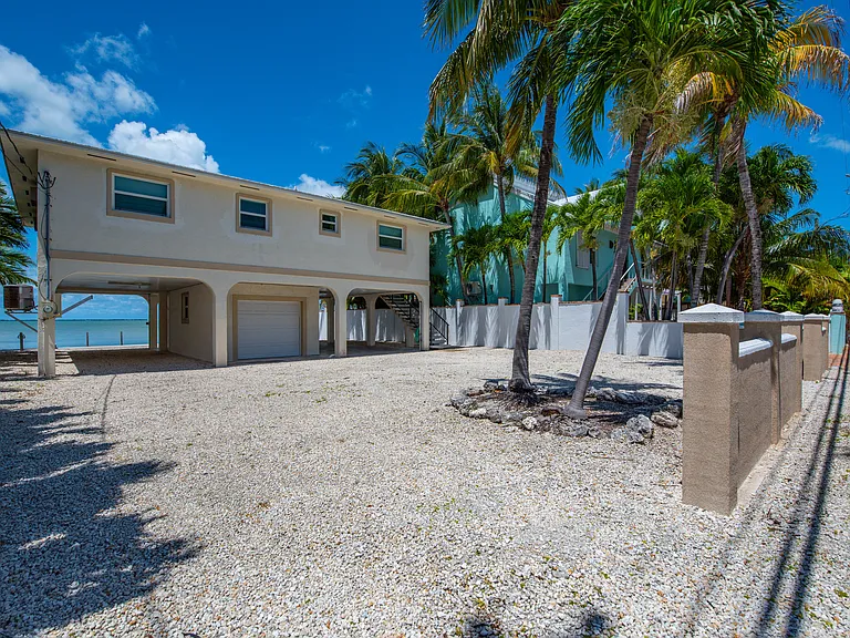 536 Caribbean Dr E — Photo 28