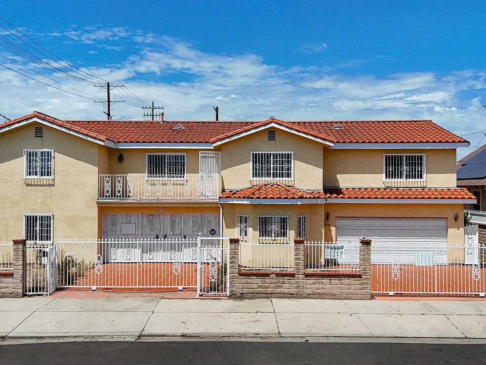 3672 S Normandie Ave