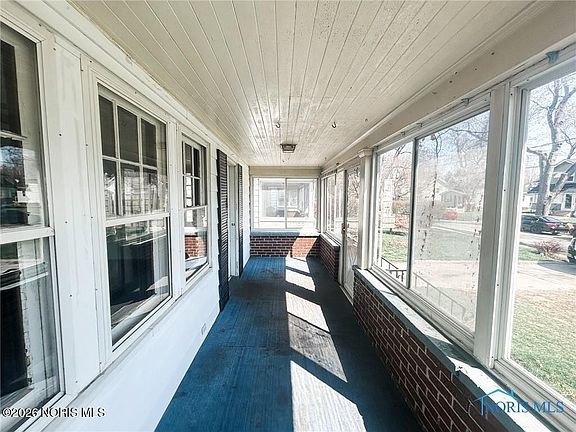 3rd image of 3527 Hazelhurst Ave