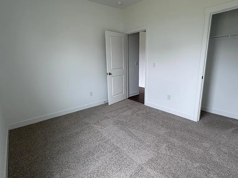 1559 Albatross St — Photo 5