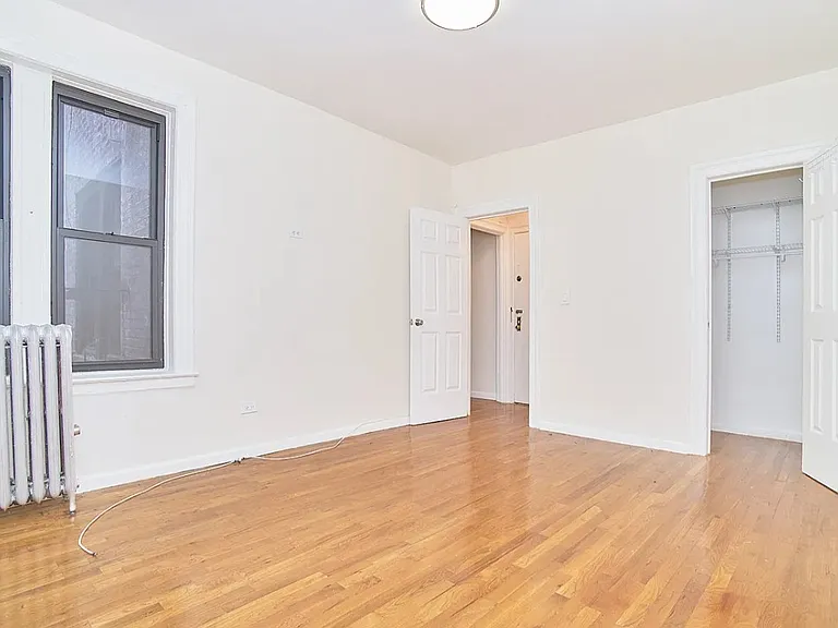 2 Ellwood St #6R — Photo 4