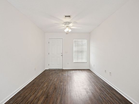 4th image of 1105 N Rockingham Ave