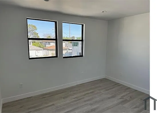 11420 Oxnard St #26 — Photo 5