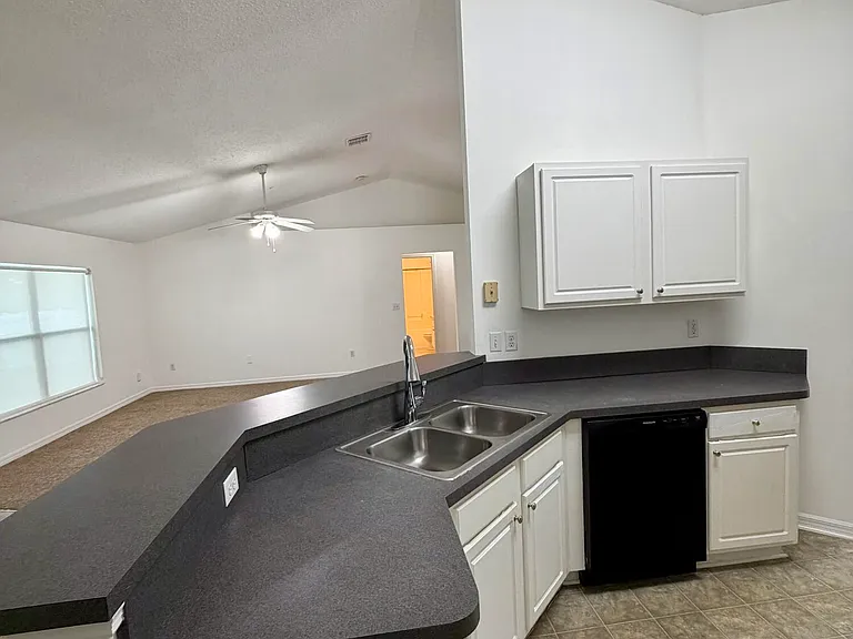 324 Seaside Ter — Photo 4