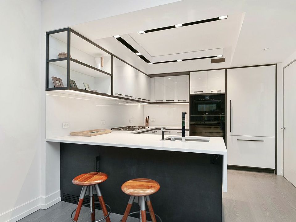 1st image of 70 Charlton St APT 2C