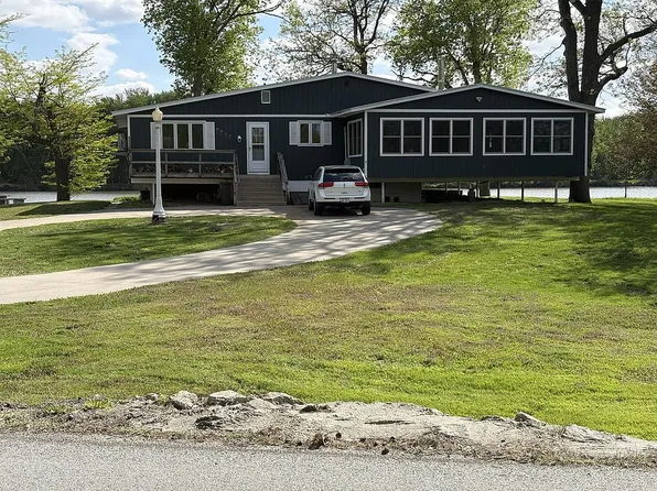 2204 Cottage Row Rd, Cedar Falls, IA 50613