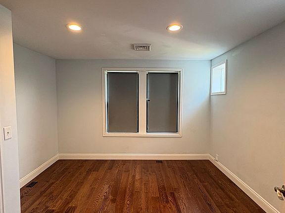 4th image of 4217 Blaine Ave #C