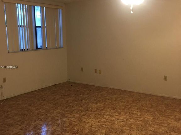 5th image of 920 NE 169th St APT 115