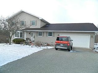 1612 Echo Lake Dr, Piqua, OH 45356