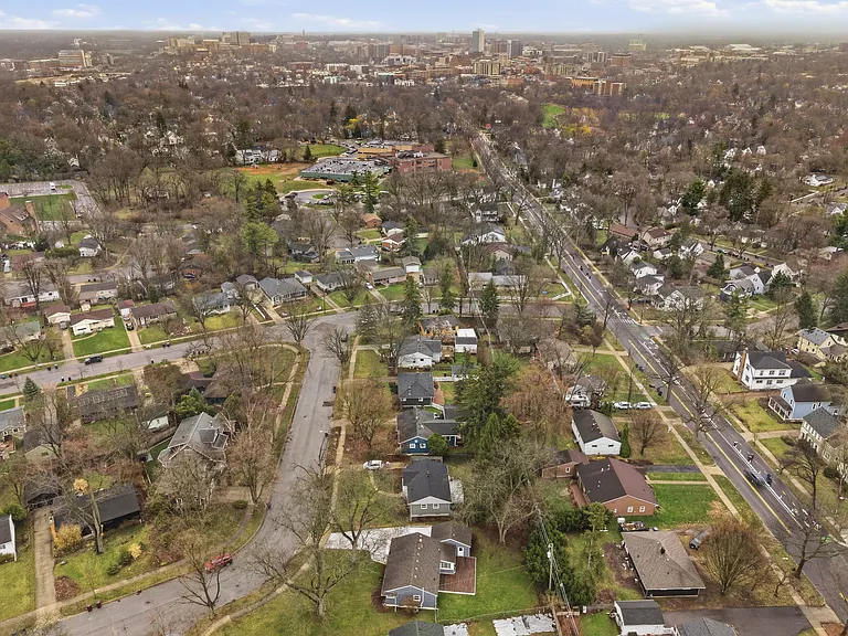 831 Loyola Dr — Photo 33